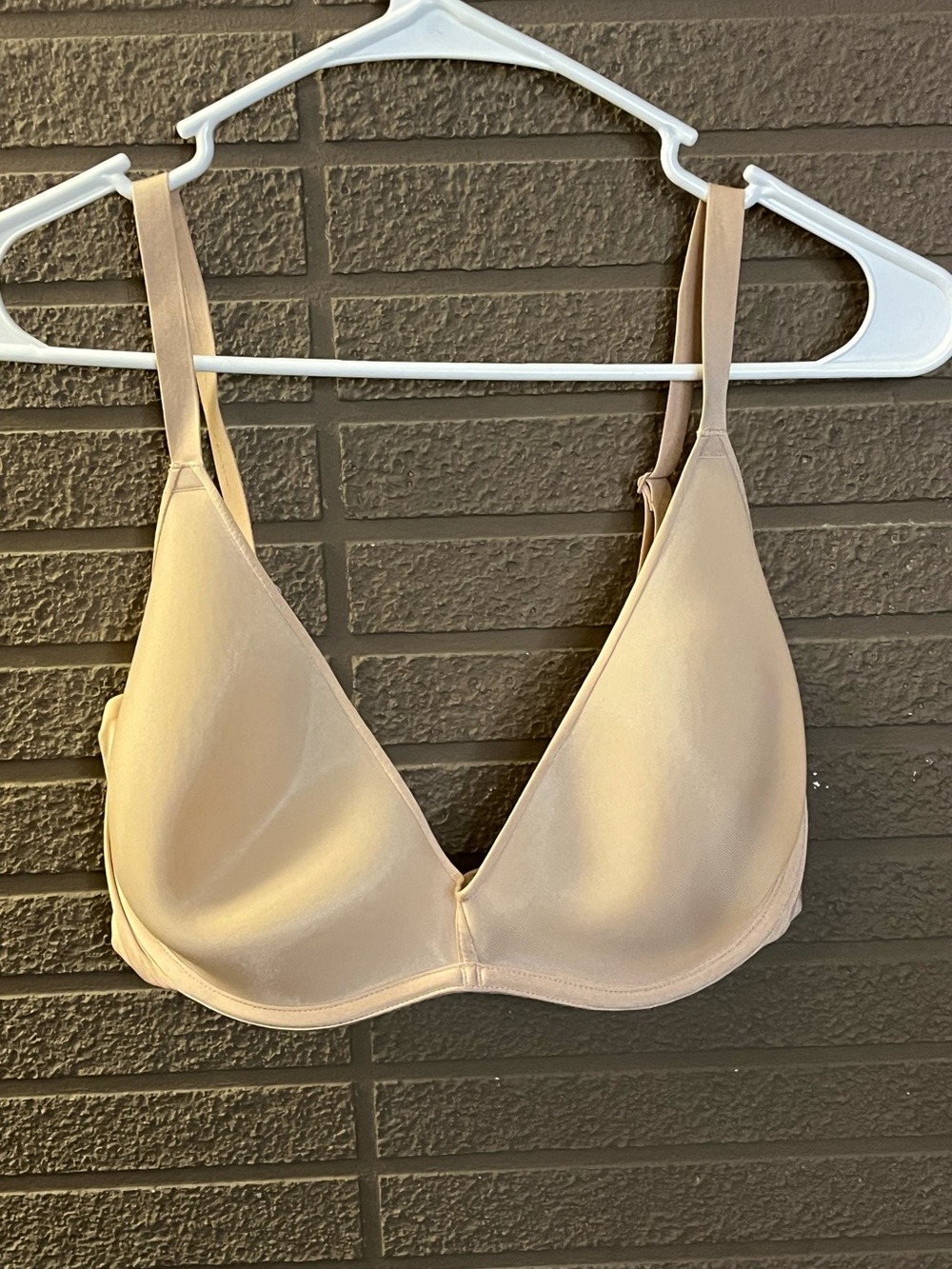 SKIMS Nude T-Shirt Bra 38D Seamless Underwire Full Coverage Beige